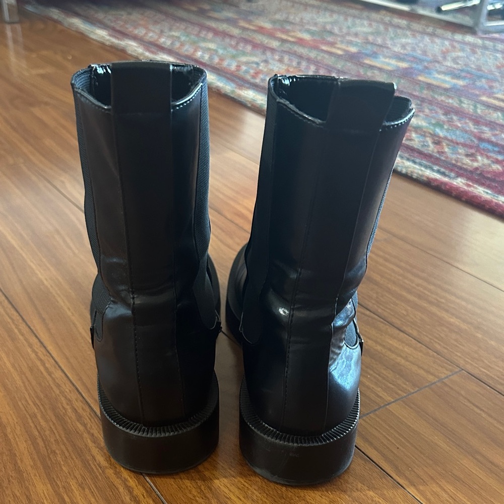 Women’s Black Chelsea Boots - Picture 2 of 5